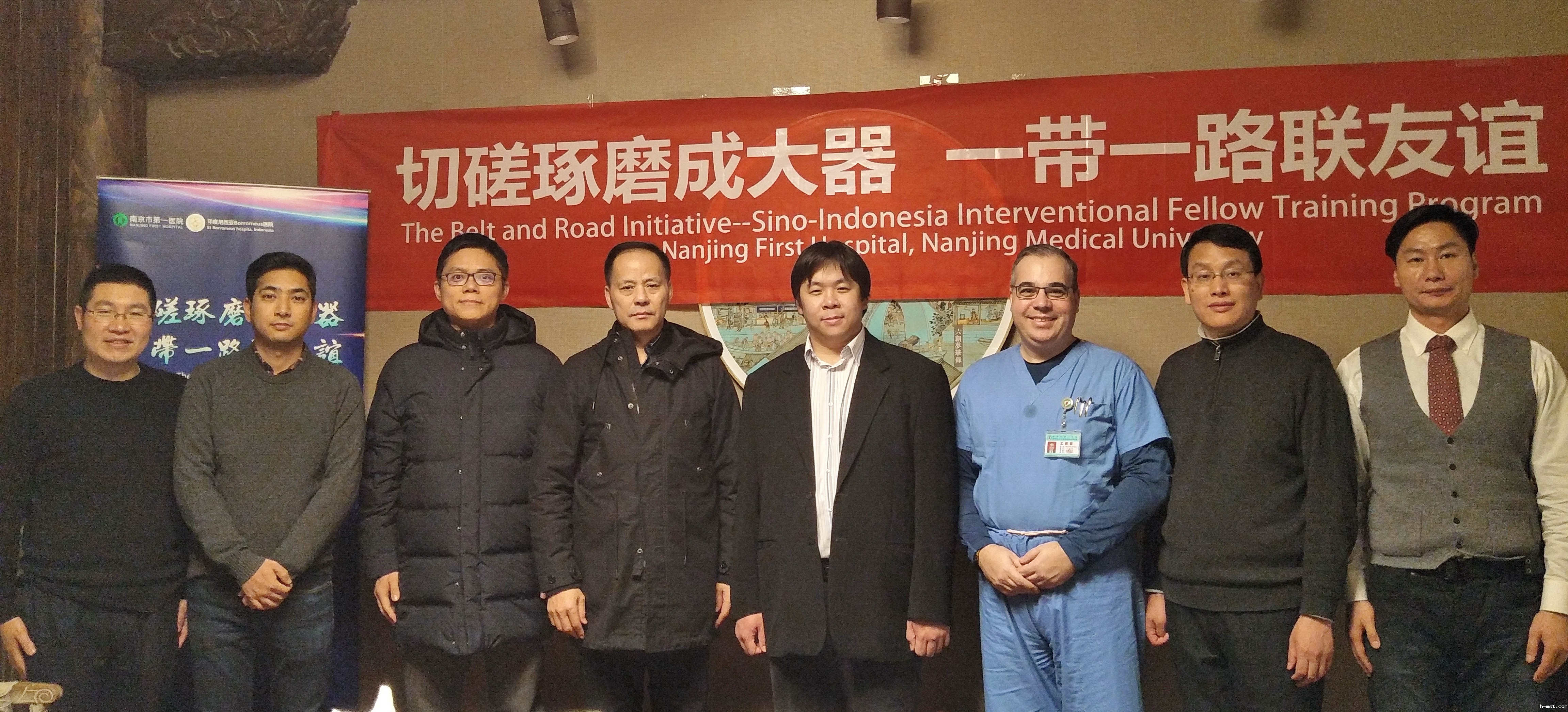 图2 Andi博士颁发进修培训结业证书合影.jpg