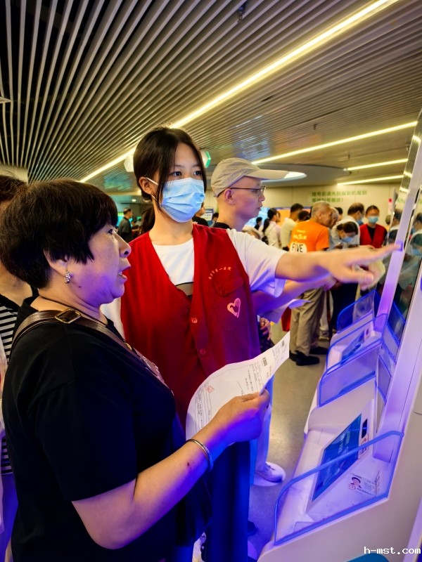 1758071262366913.jpg 2025.8.11南医大李欣媛门诊四楼心脑血管科服务台2_副本.jpg