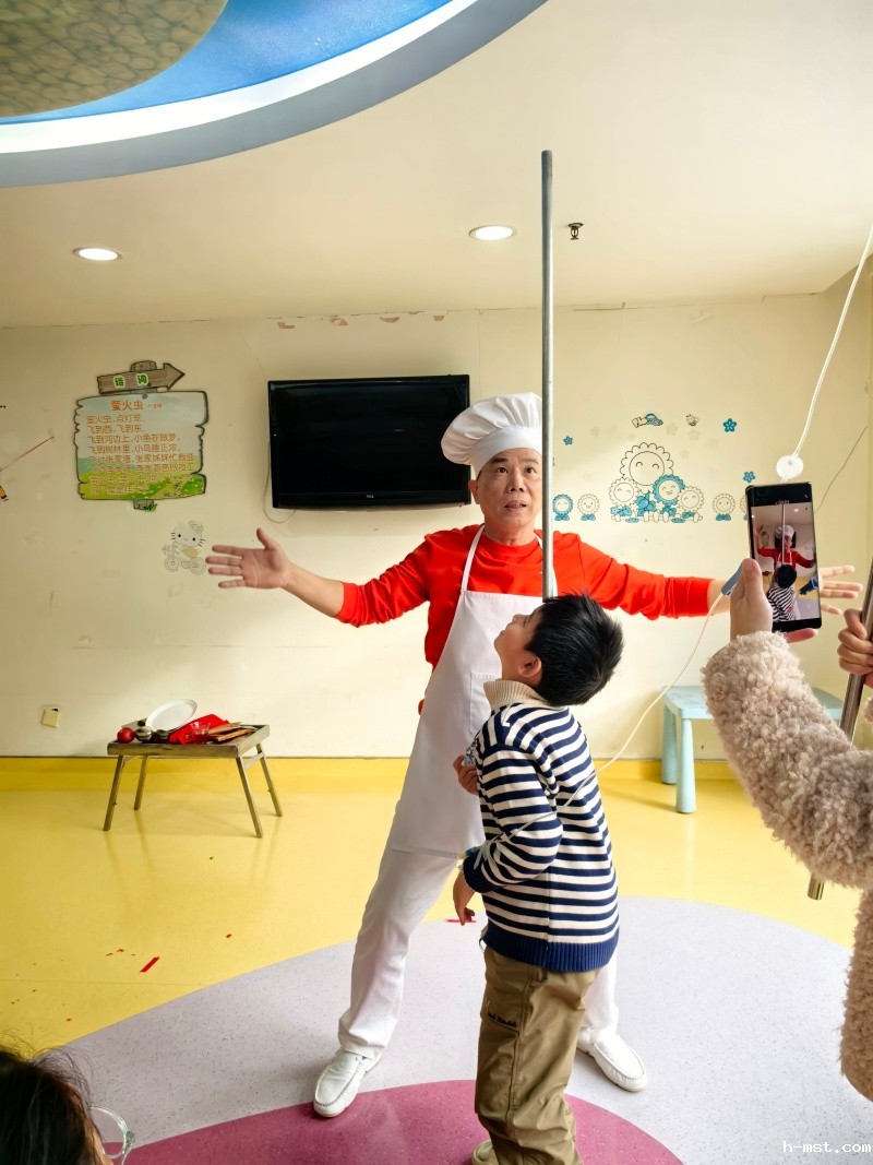 1761865255498140.jpg 杂技2.jpg